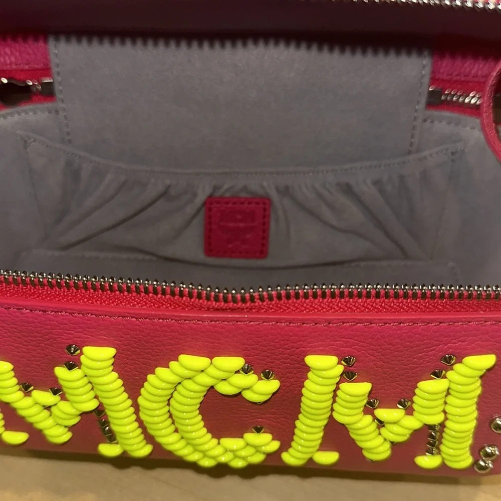MCM LOVE POTION COSMETIC CASE - Picture 5 of 15